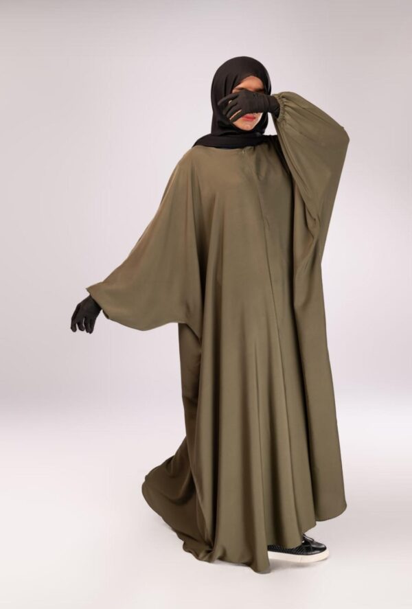 Batwing abaya with balloon elastic sleeves