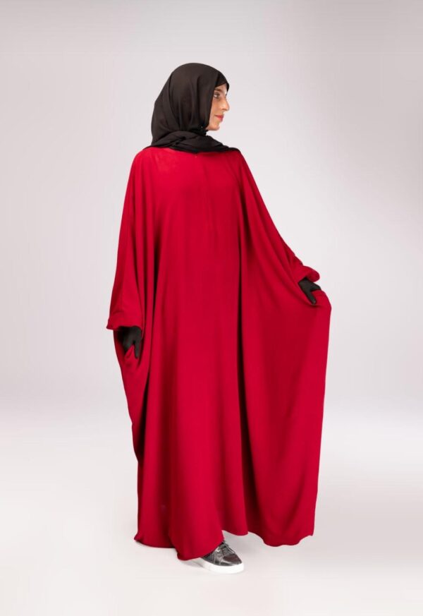Batwing abaya with elastic sleeves