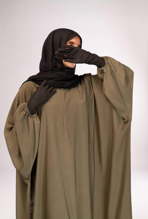 Batwing abaya with balloon elastic sleeves