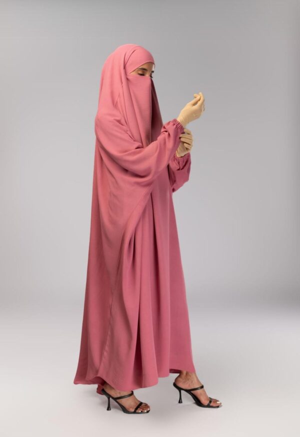 One piece jilbab with elastic sleeves