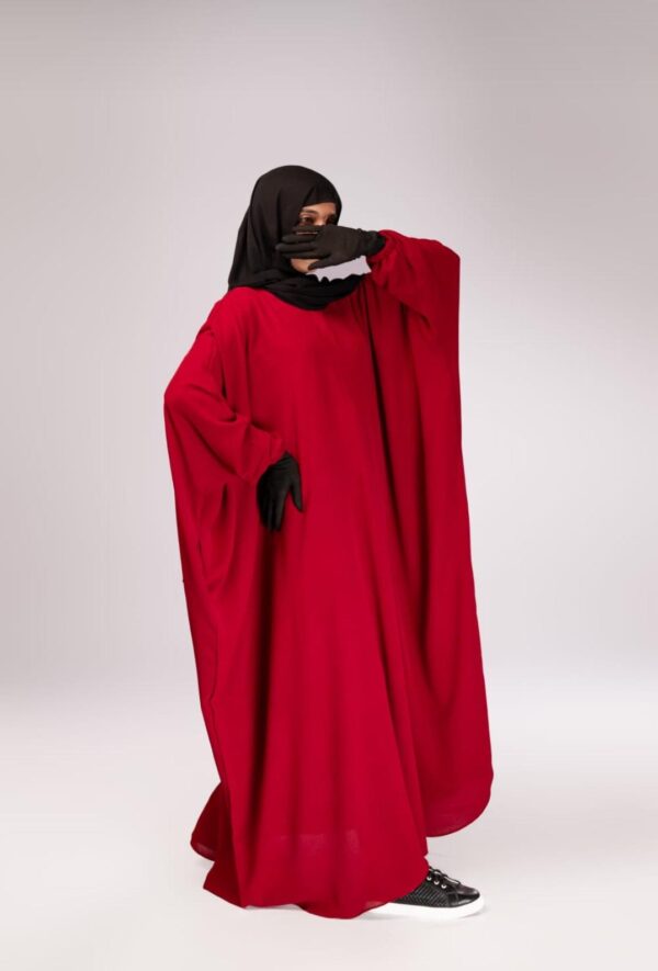 Batwing abaya with elastic sleeves