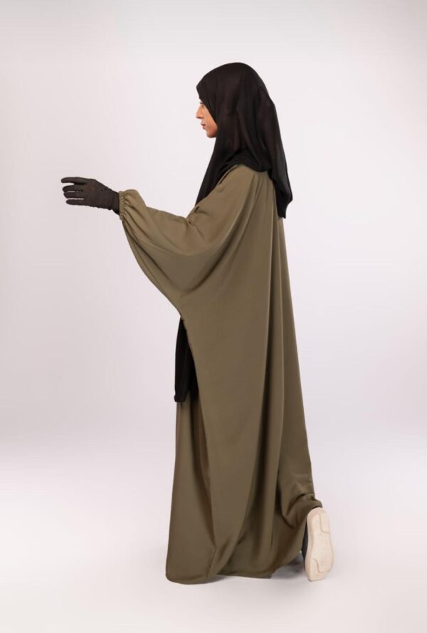 Batwing abaya with balloon elastic sleeves