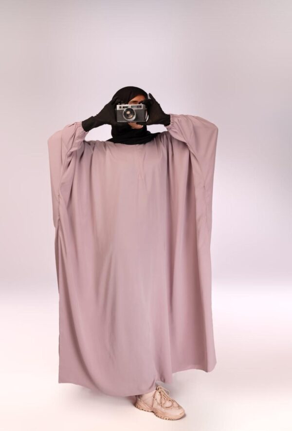 Batwing abaya with elastic sleeves