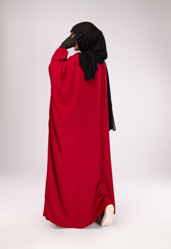 Batwing abaya with elastic sleeves