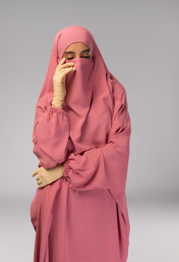 One piece jilbab with elastic sleeves