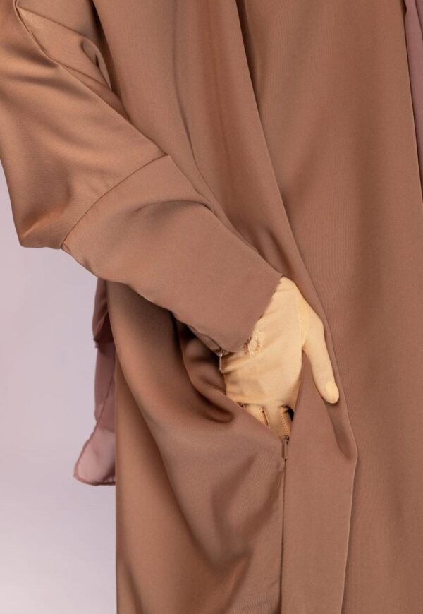 Batwing abaya with zipper sleeves