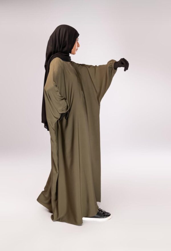 Batwing abaya with balloon elastic sleeves